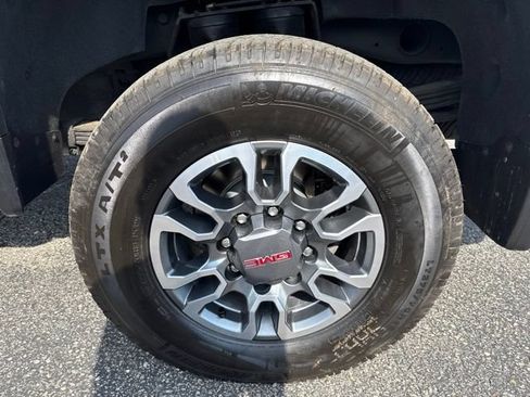Used 2024 GMC Sierra 2500 SLE w/ SLE Value Package AWD/4WD image 12