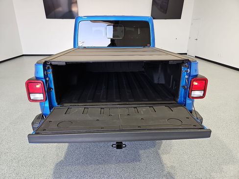 Used 2024 Jeep Gladiator Sport AWD/4WD image 12