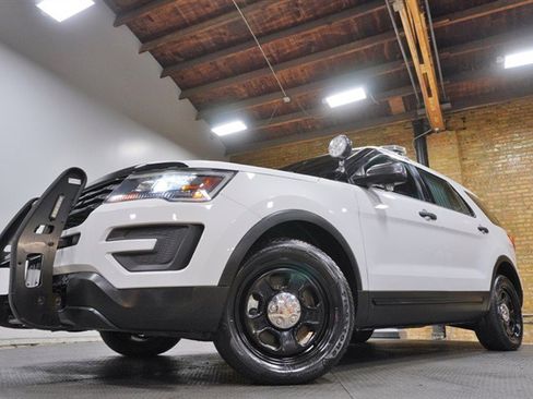 Used 2017 Ford Explorer 4WD Police Interceptor image 3