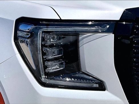 Used 2023 GMC Yukon Denali Ultimate image 12