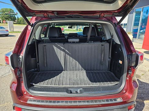 Used 2014 Toyota Highlander XLE FWD image 10