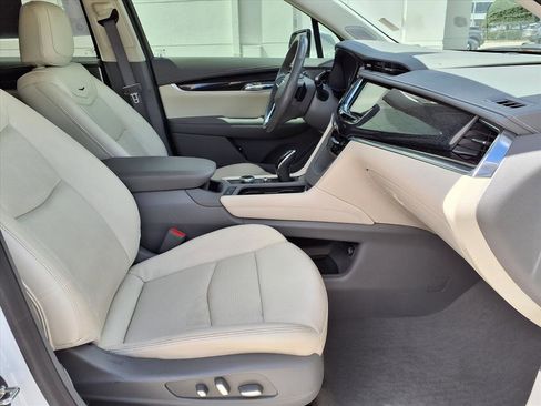 Certified 2023 Cadillac XT6 Premium Luxury FWD image 9