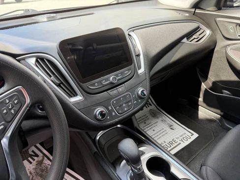 Used 2025 Chevrolet Malibu LT FWD image 16