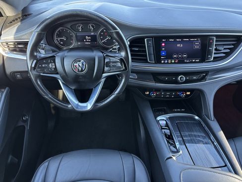 Used 2023 Buick Enclave Essence image 3