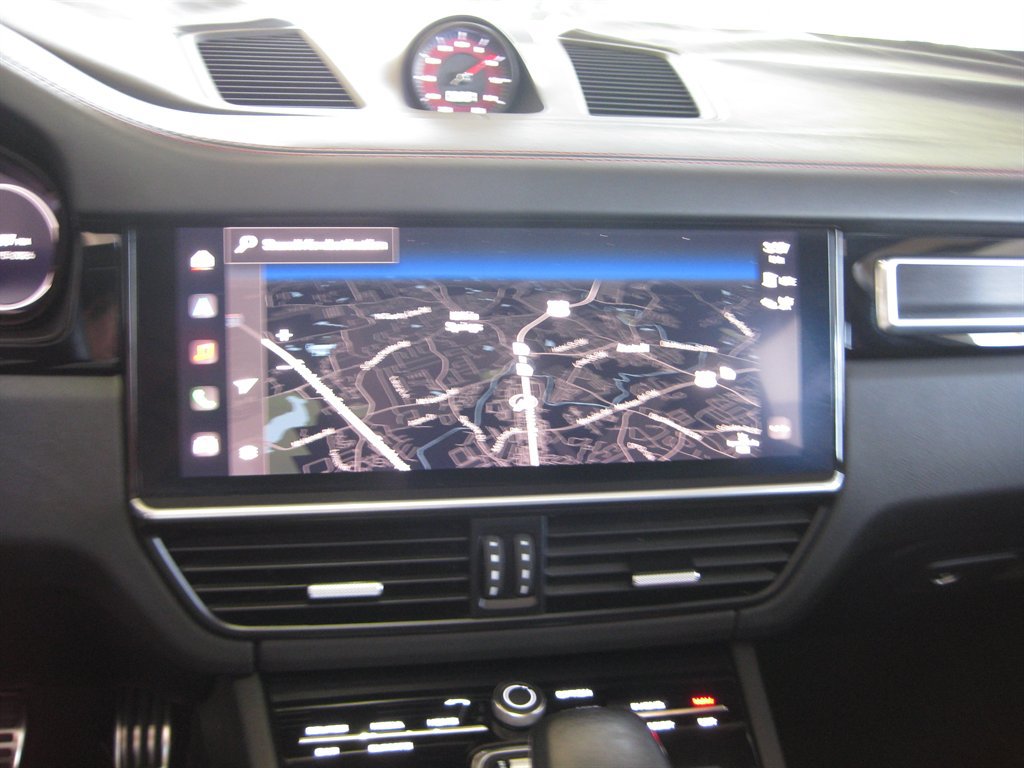 Used 2023 Porsche Cayenne GTS w/ Assistance Package AWD/4WD image 15