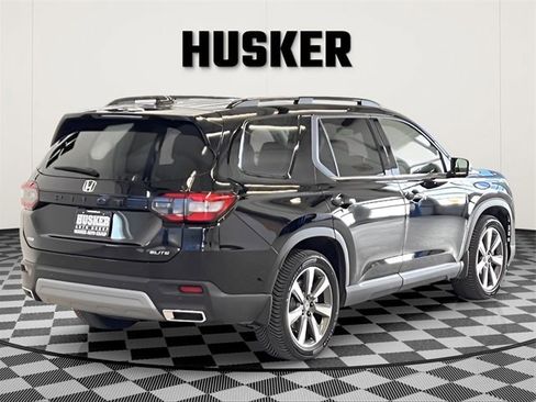 Used 2025 Honda Pilot Elite image 7
