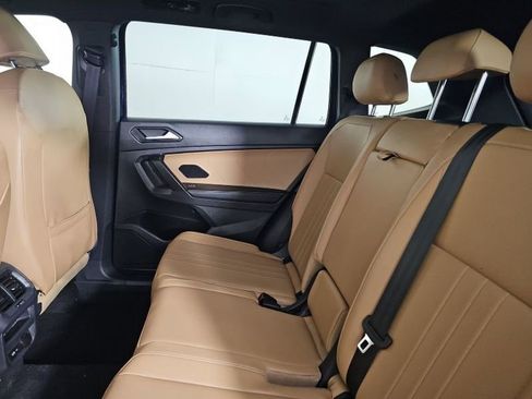 Used 2022 Volkswagen Tiguan SE image 12