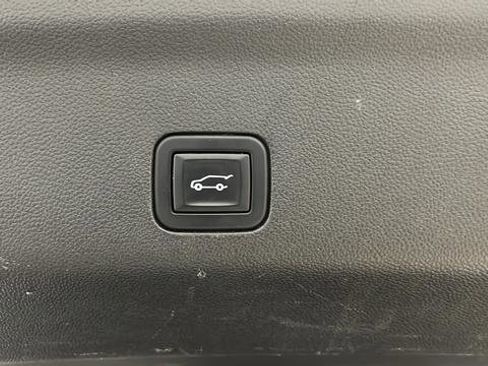 Used 2023 GMC Yukon XL Denali Ultimate image 34