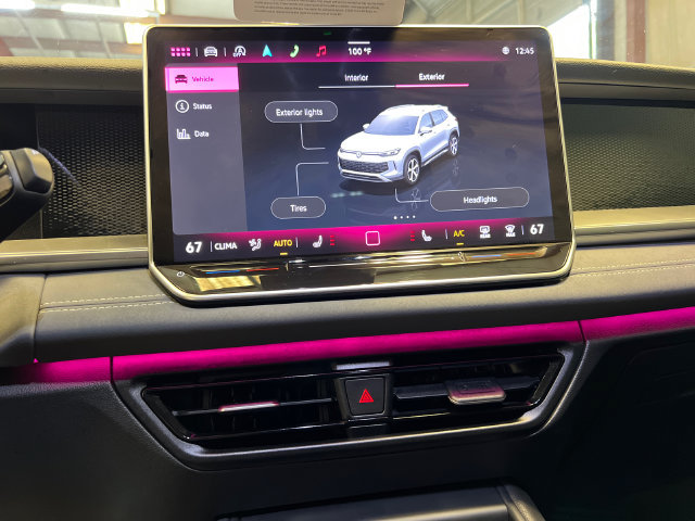Certified 2025 Volkswagen Tiguan SE FWD image 24