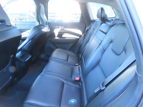 Used 2021 Volvo XC60 T5 Momentum w/ Protection Package Premier FWD image 11