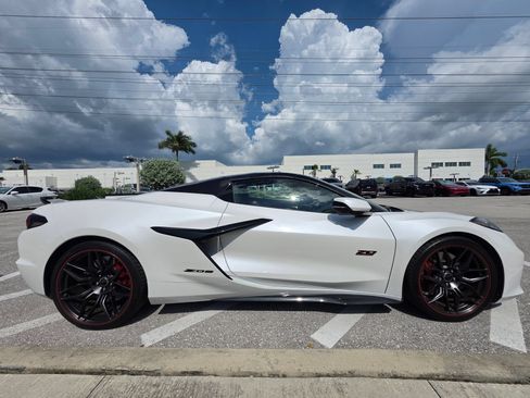 Used 2023 Chevrolet Corvette Z06 RWD image 4
