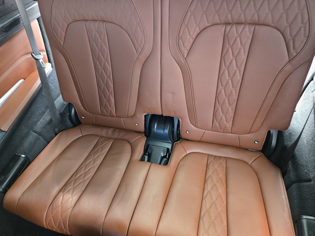 Used 2021 BMW X7 M50i w/ Dynamic Handling Package AWD/4WD image 29