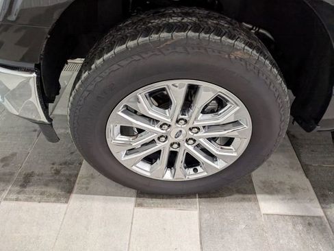 Used 2025 Ford F150 Lariat w/ Equipment Group 501A Mid image 8