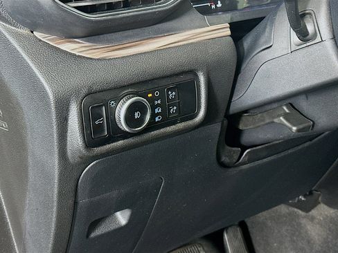 Used 2024 Ford Explorer Limited image 17