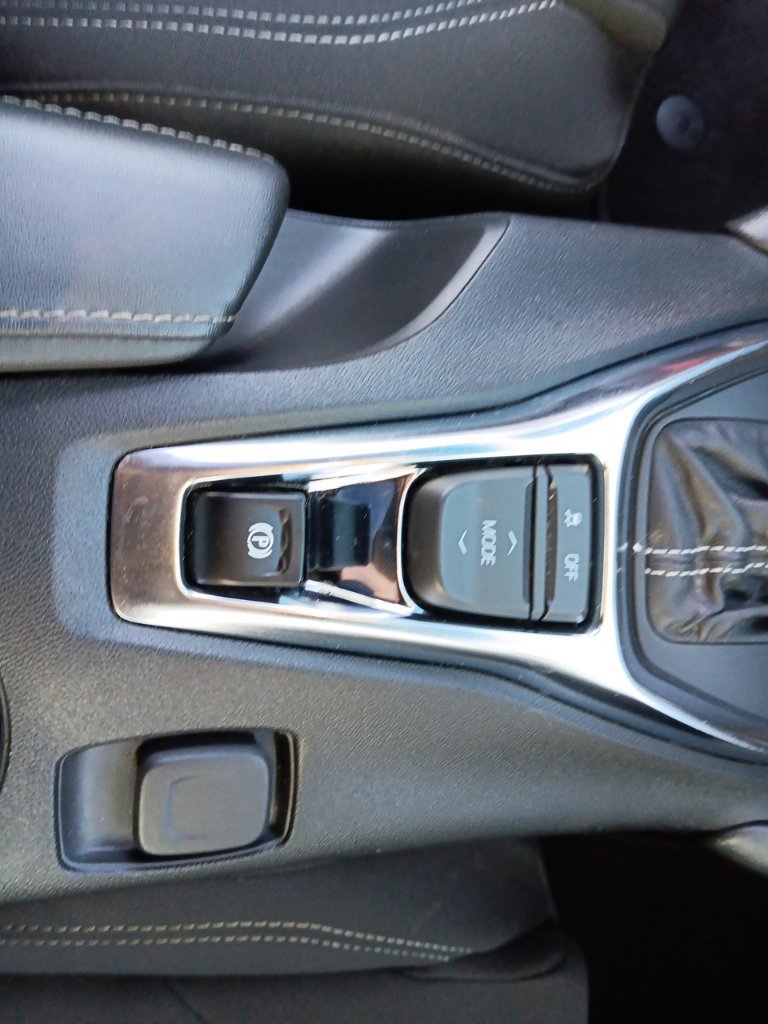 Used 2021 Chevrolet Camaro LT RWD image 18