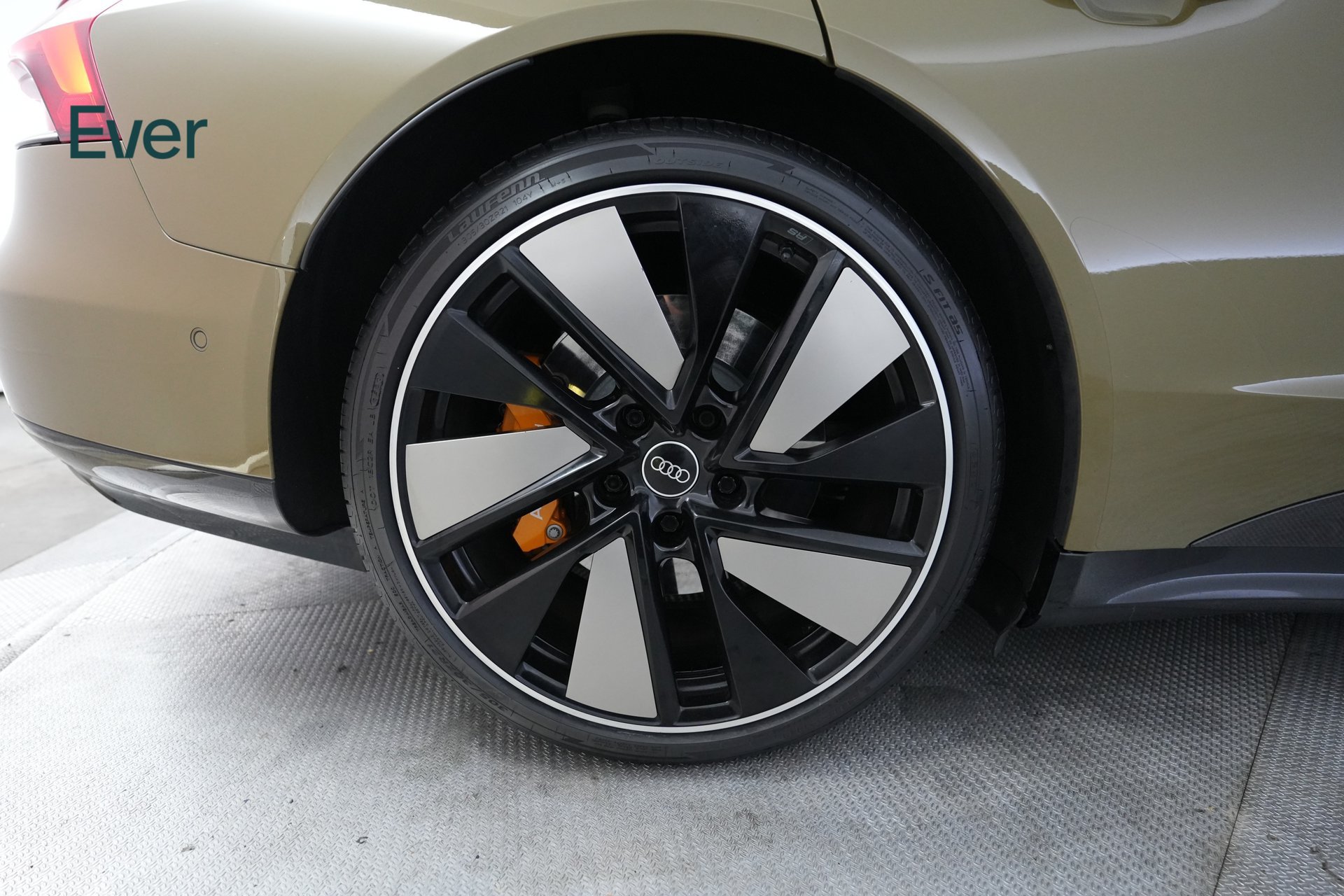 Used 2022 Audi RS e-tron GT w/ Carbon Performance Package AWD/4WD image 21