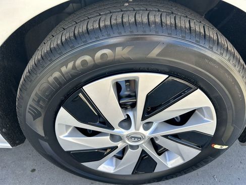 New 2025 Nissan Altima 2.5 S image 9