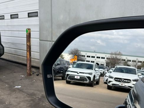 Used 2022 Volkswagen Atlas Cross Sport SEL R-Line image 21