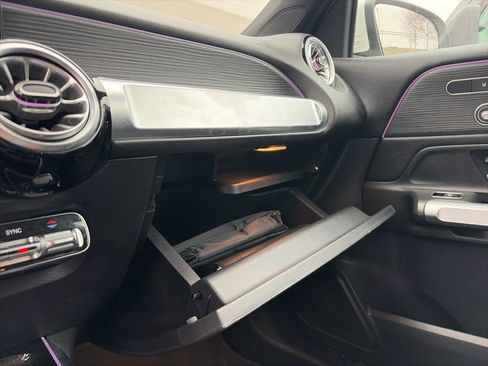 Used 2023 Mercedes-Benz GLB 250 4MATIC w/ Premium Package image 19