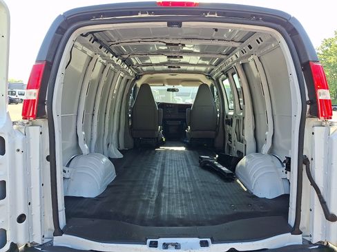 Used 2022 Chevrolet Express 2500 w/ Driver Convenience Package RWD image 27