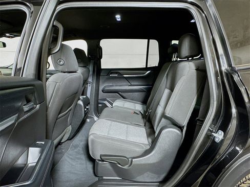 Used 2025 GMC Acadia Elevation image 23