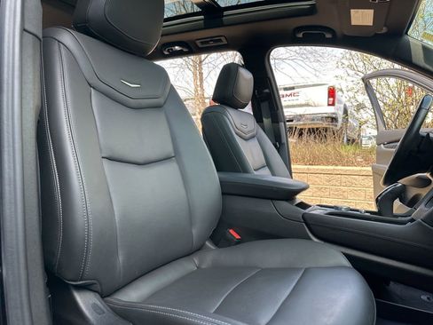 Used 2024 Cadillac XT6 Premium Luxury AWD/4WD image 29
