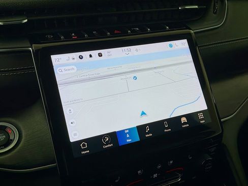 Used 2023 Jeep Grand Cherokee L Limited w/ Luxury Tech Group II image 17