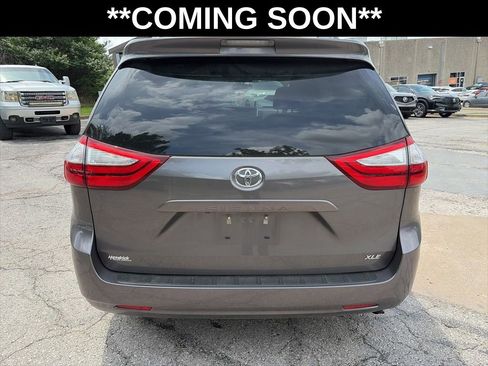Used 2017 Toyota Sienna XLE FWD image 6