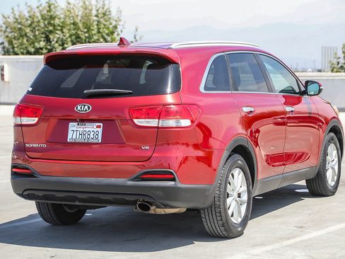 Used 2016 Kia Sorento LX w/ LX Convenience Package FWD image 5