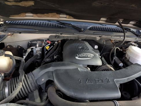 Used 2006 Chevrolet Suburban LS w/ Smart Select Package image 24