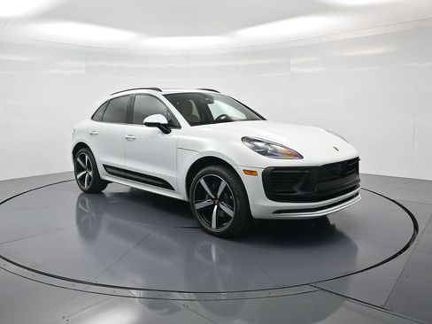 Certified 2026 Porsche Macan AWD/4WD image 32