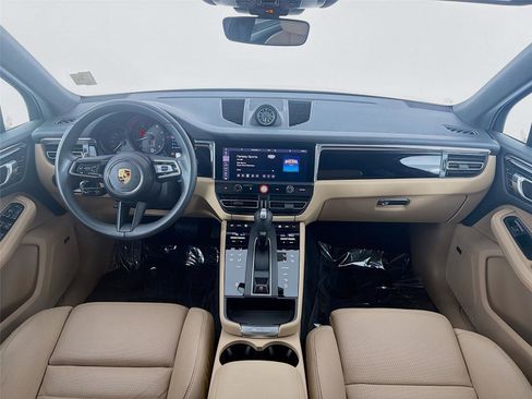 Certified 2025 Porsche Macan image 16