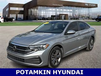 Used 2023 Volkswagen Jetta SE w/ Panoramic Sunroof Package video 1