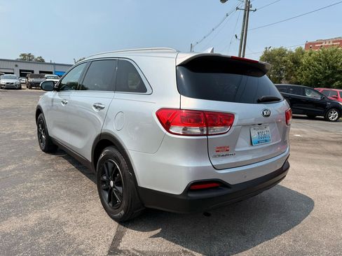 Used 2018 Kia Sorento FWD image 5