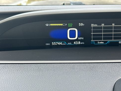 Used 2017 Toyota Prius Three FWD image 33