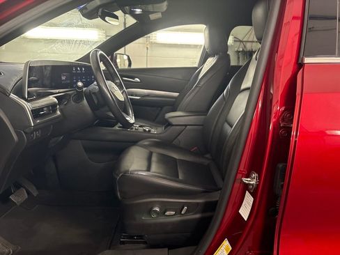 Used 2024 Cadillac XT4 Premium Luxury image 15