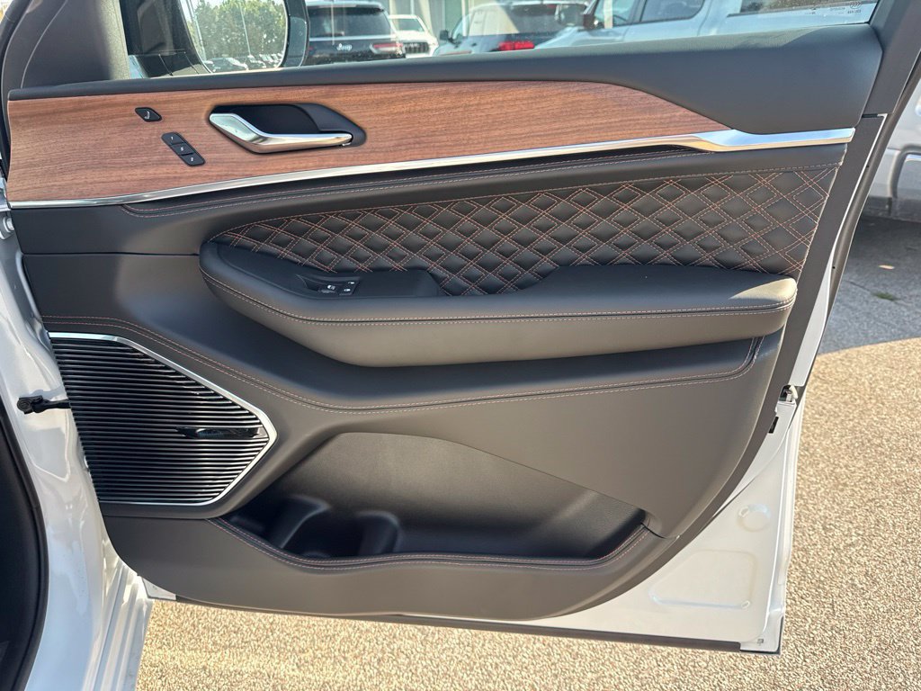 New 2027 Jeep Grand Cherokee Summit AWD/4WD image 31