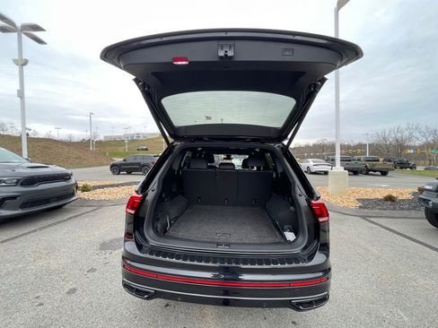 Used 2022 Volkswagen Tiguan SE R-Line image 15
