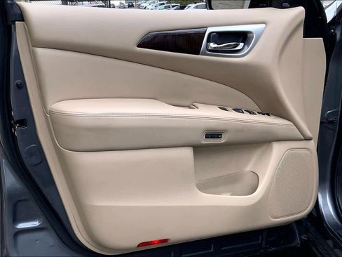 Used 2016 Nissan Pathfinder Platinum w/ Cargo Package image 21