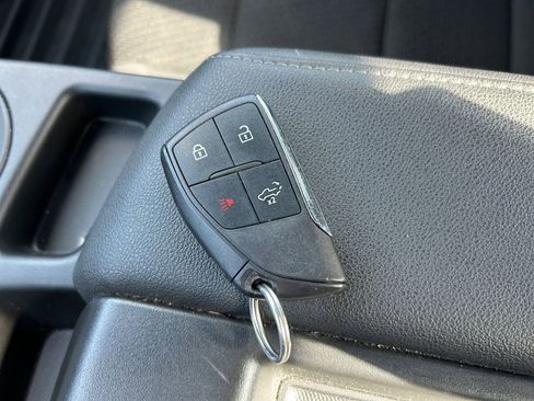 Used 2025 Chevrolet Silverado 1500 W/T image 32