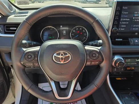 Used 2022 Toyota RAV4 XLE Premium AWD/4WD image 32