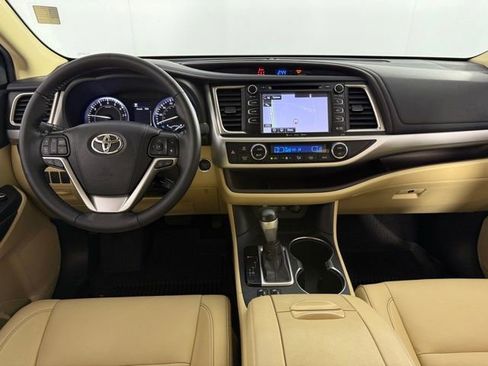 Used 2019 Toyota Highlander XLE image 25