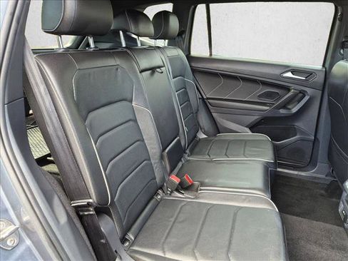Used 2022 Volkswagen Tiguan SEL R-Line AWD/4WD image 19