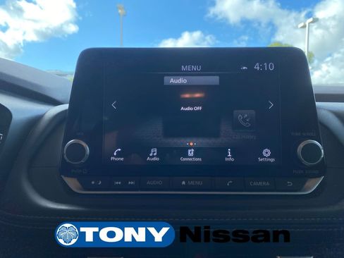 Used 2023 Nissan Rogue SV FWD image 34