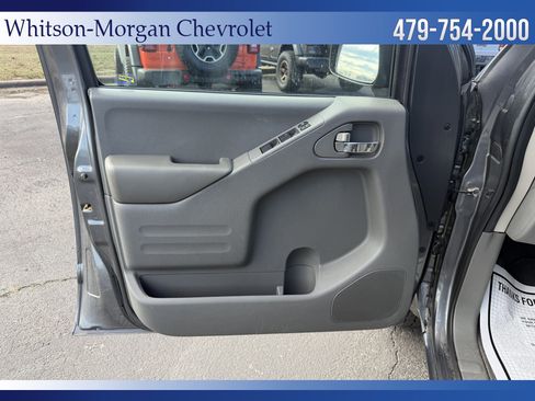 Used 2019 Nissan Frontier SV image 11