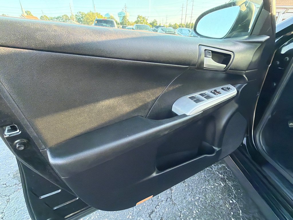 Used 2014 Toyota Camry SE FWD image 10
