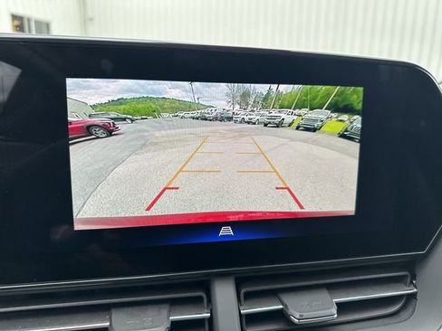 Used 2025 Chevrolet Trax LT w/ LT Convenience Package FWD image 24