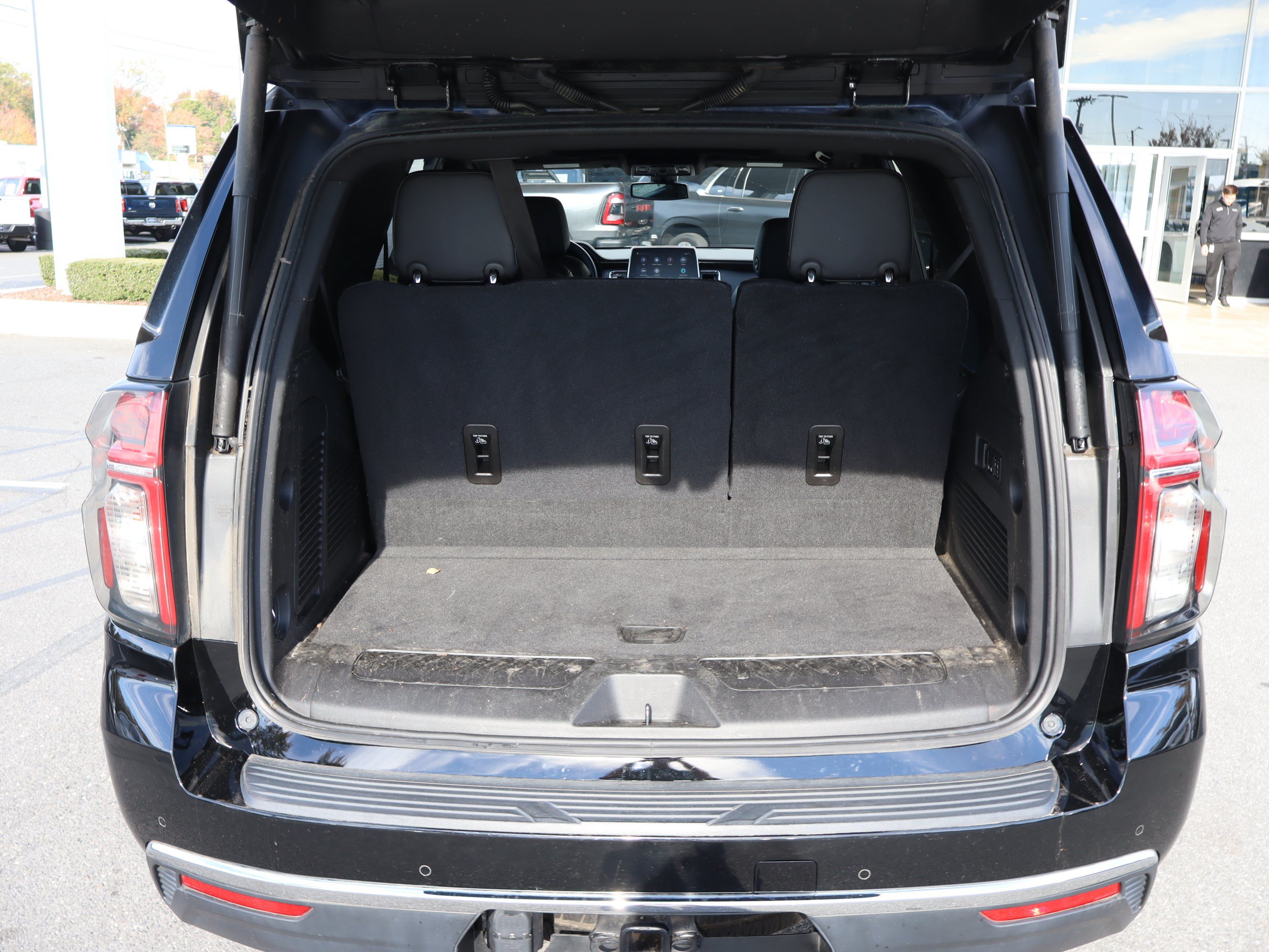 Used 2021 Chevrolet Tahoe LT w/ LT Signature Package RWD image 35