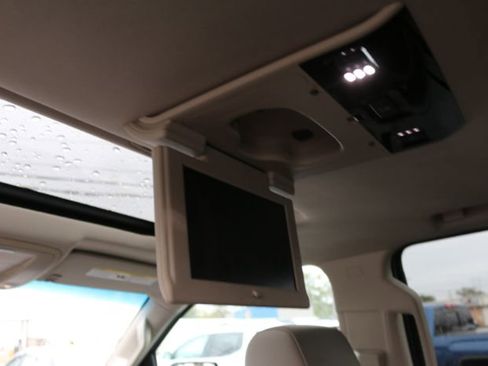 Used 2017 Chevrolet Suburban Premier image 18