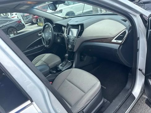 Used 2018 Hyundai Santa Fe SE FWD image 21